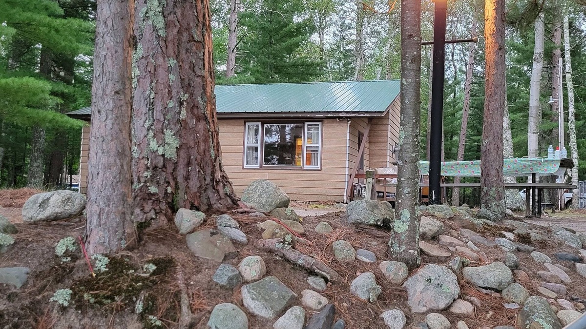 Bigfork Cabin | Four season fun, classic LAKEFRONT cabin for families!