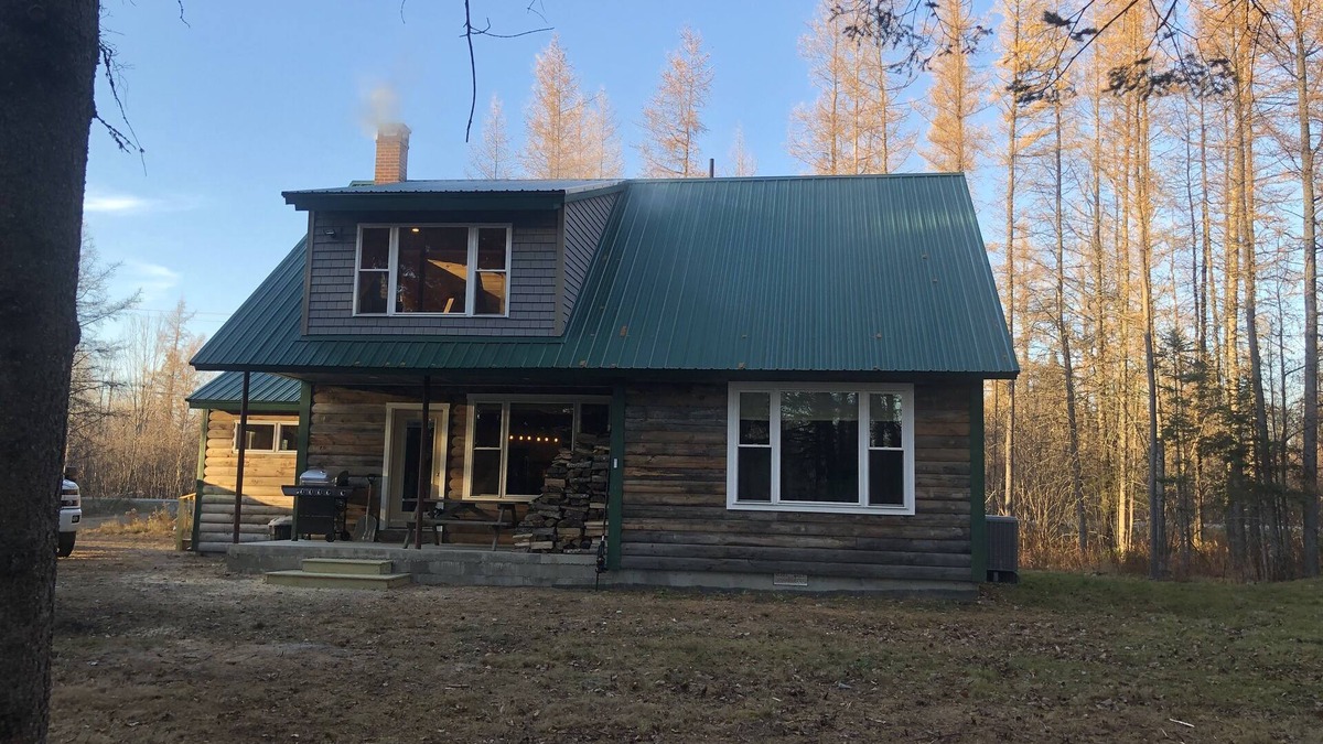 Jackman House | Four Season Log Cabin on Moose River
