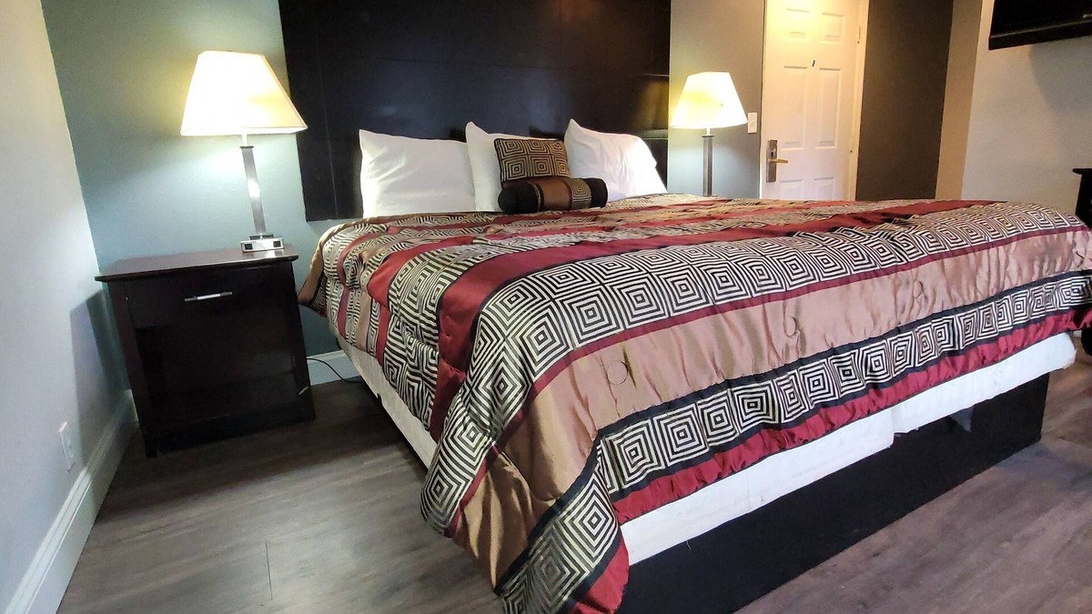 Castleton-on-Hudson Hotel | Four Season Motel