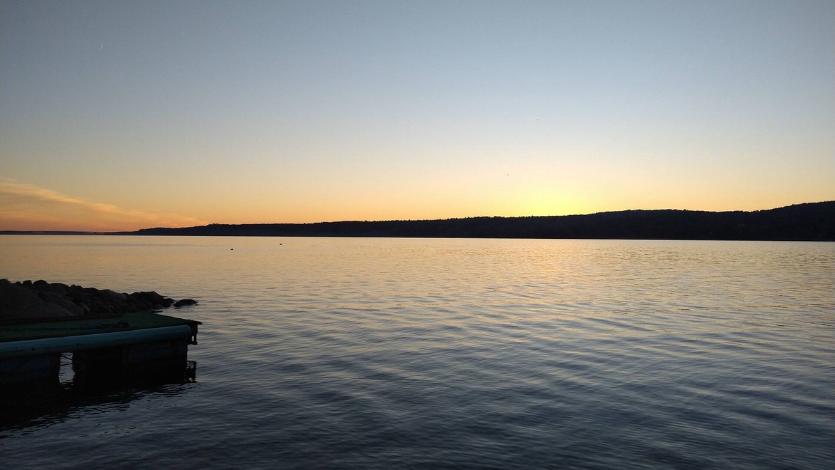 Day House | Four-Season Retreat by the Lake; pet friendly!