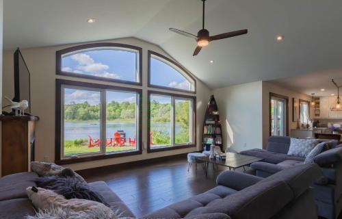 Bracebridge House | Four Season Waterfront Muskoka Retreat