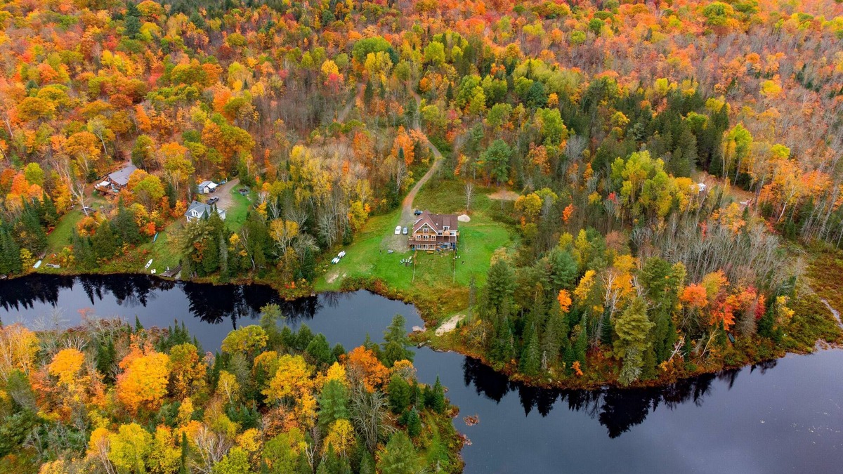 Dunchurch Cottage | Four seasons cottage escape. Beautiful place of privacy and wilderness.
