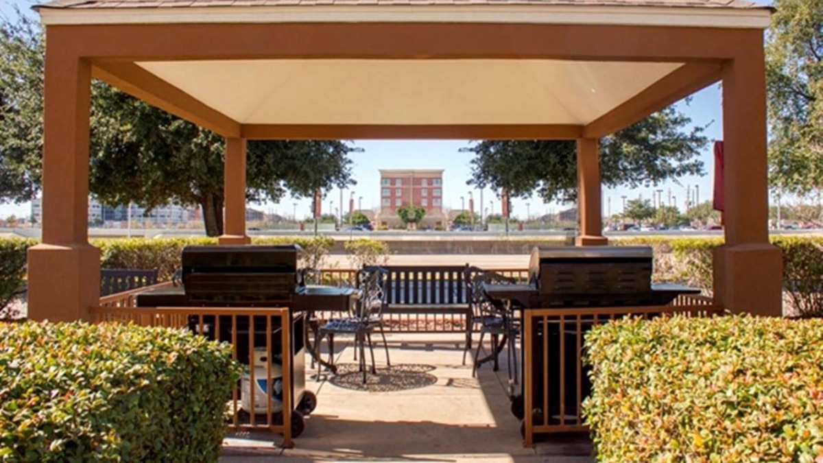Westchase House | Four Spacious Units for Business Travel, Kitchen, Pool, Hot Tub