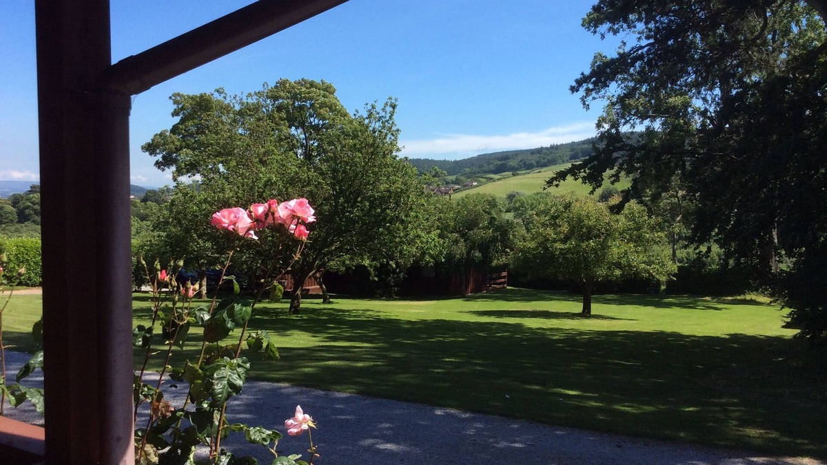 Minehead Cabin | Four star Lodge with two bedrooms and bathrooms, fabulous views yet close to pubs and beach