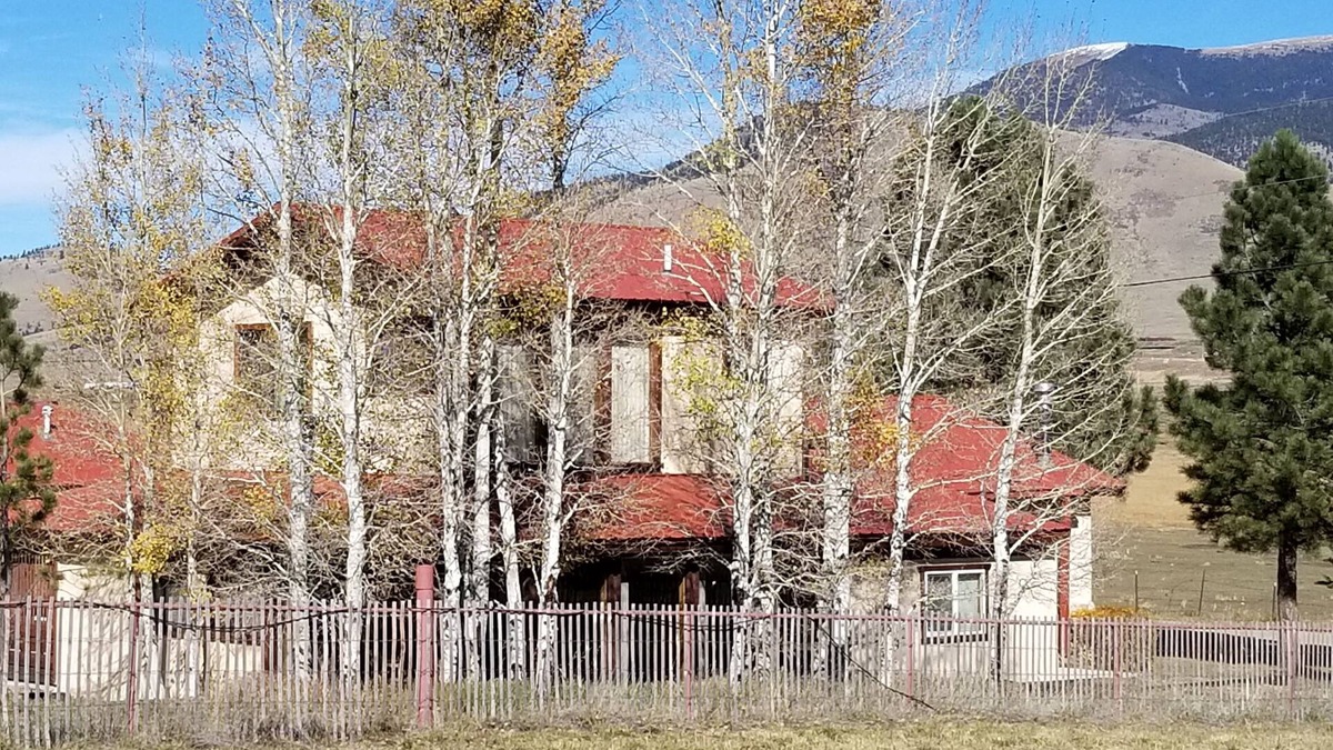 Eagle Nest Cabin | FOUR TOES MOUNTAIN LODGE nestled in the Sangre de Cristo Mtns/Ski/Hike/Fish/Hunt