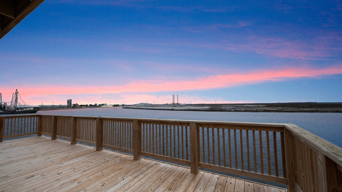Golden Meadow House | Fourhon Paradise: Steps away from your next adventure