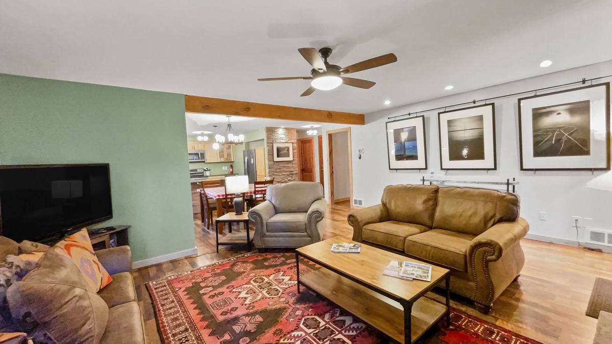 Sisters Condo | Fourth Sister Retreat - Great location with fireplace, community pool & hot tub