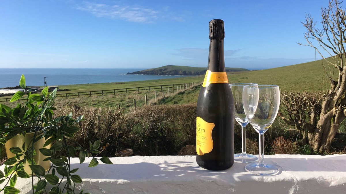 Gwbert House | Fourwinds - Four Bedroom House, Sleeps 8