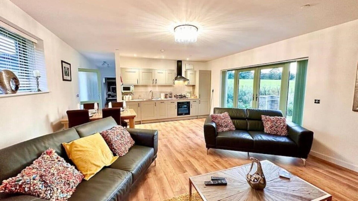 Tredunnock Cabin | Fox Acre Lodge - Amazing Views