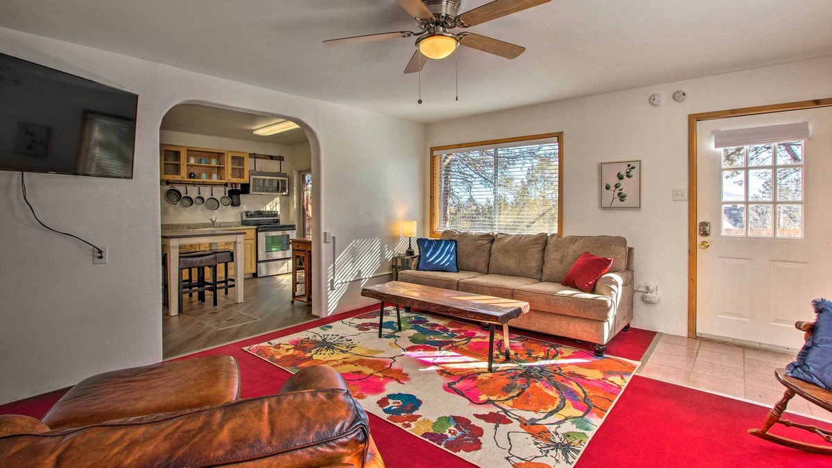 Klamath Falls Cottage | 'Fox Cottage' - Quiet Escape w/ Private Deck!
