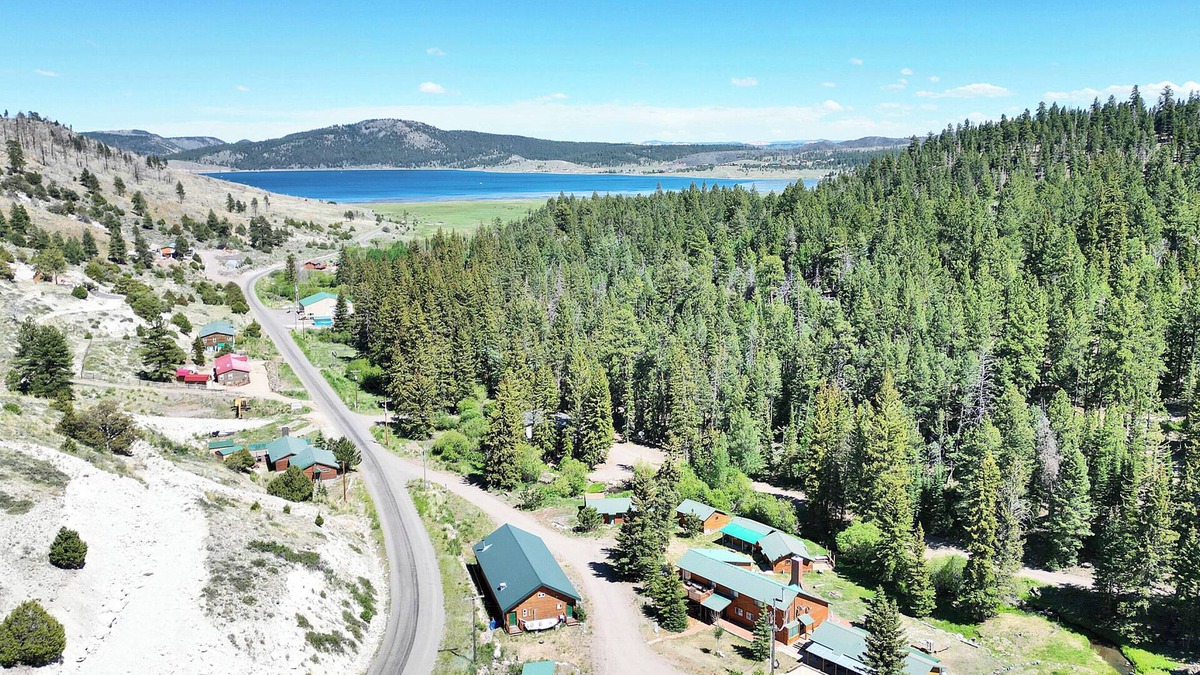 Mammoth Creek Cabin | Fox Creek Cottage located in Panguitch Lake