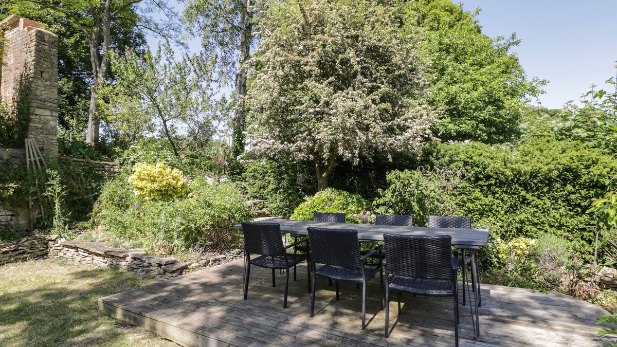 Castle Combe Cottage | FOX DEN COTTAGE, family friendly, with open fire in Castle Combe