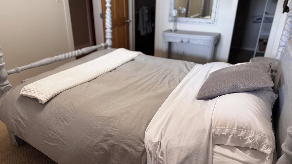 Smithers Apartment | Fox & Fern 2 BR 2 BA Main St. Gem