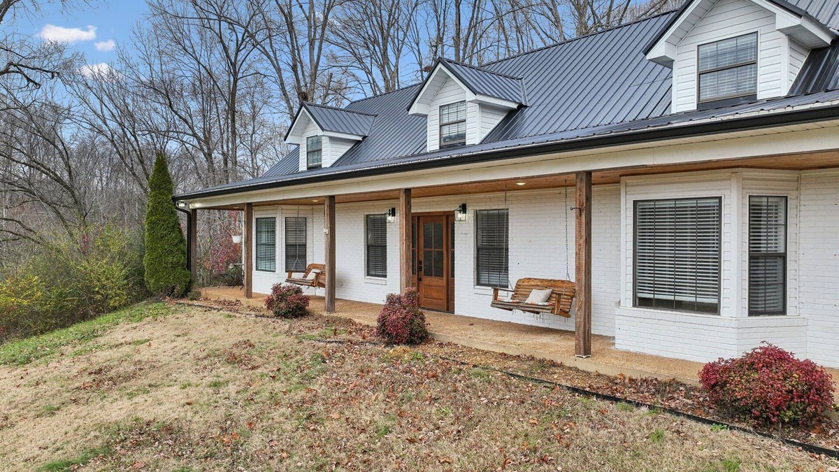Lawrenceburg House | Fox Haven Retreat-Modern Cabin-Acres of Priv Land