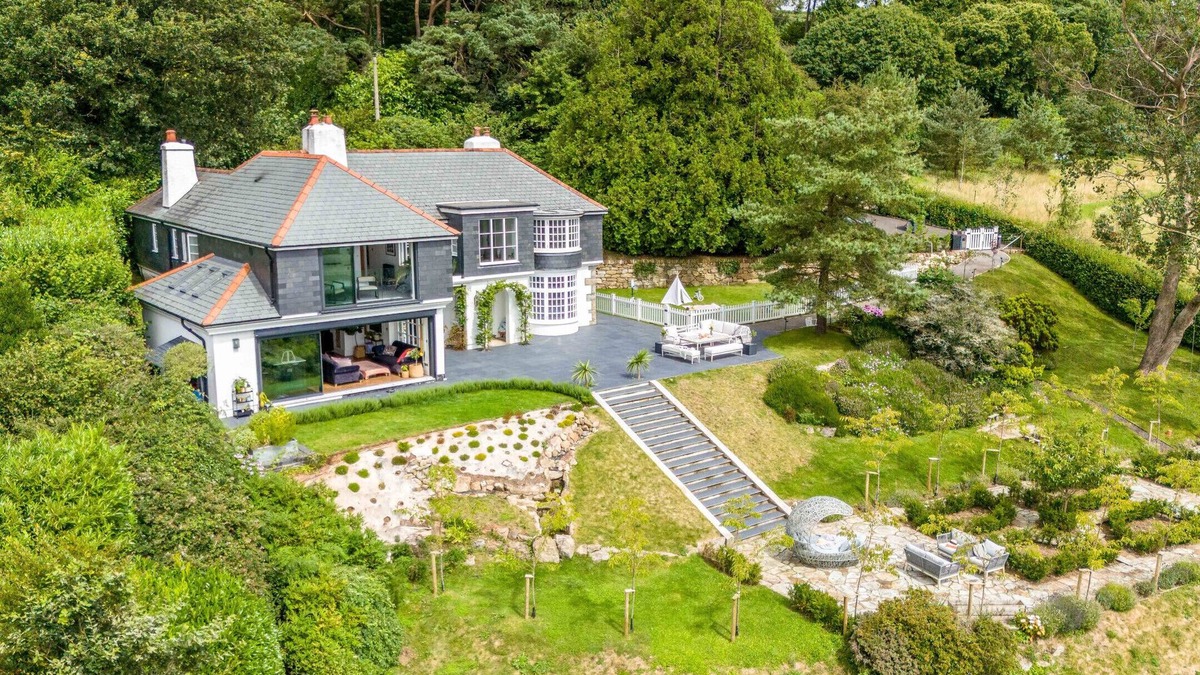 Haytor Vale Ski Chalet | Fox Hill House: quintessential country escape with modern twist