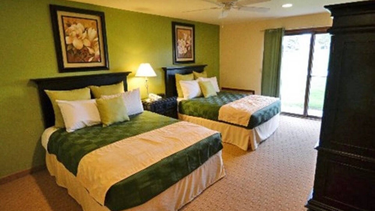 Mishicot Condo | Fox Hills Condo '25 Draft Rental - Transportation Included! Will Accept OBO