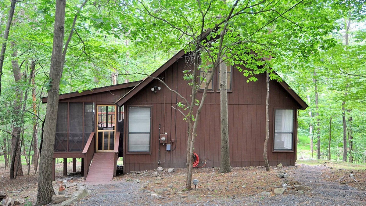 The Woods Cabin | Fox Hollow - Cozy Den With a Hot Tub