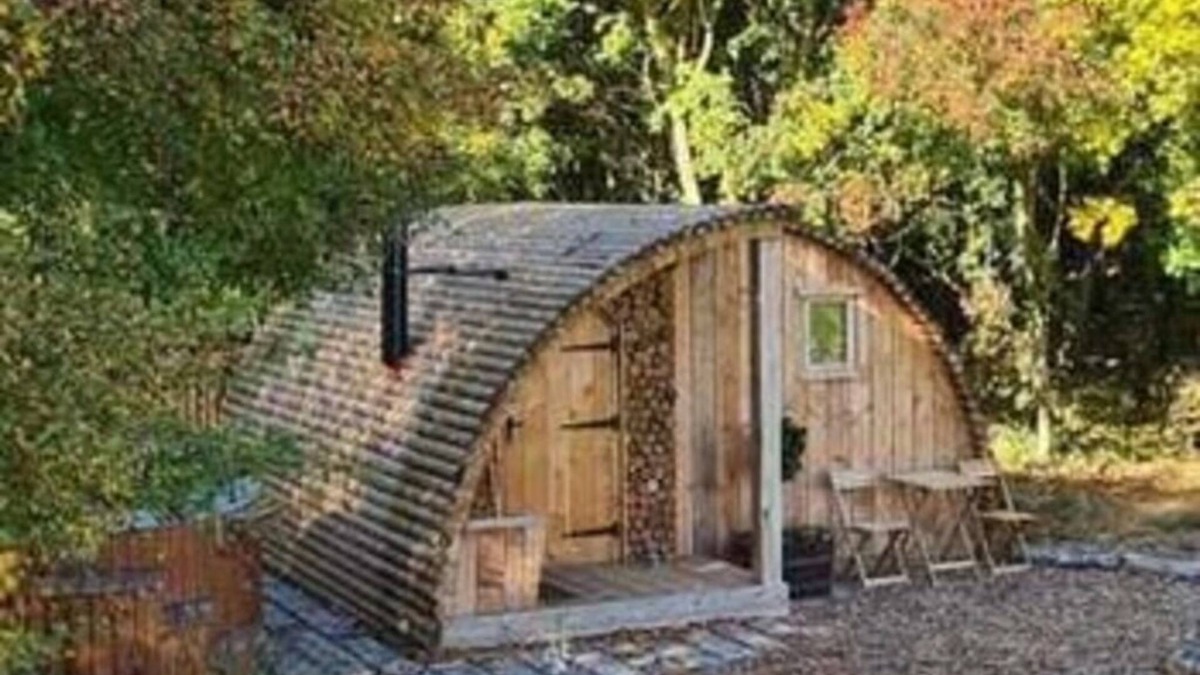 Milton Cabin | Fox Lodge at Heygates Lodging - Waterfront Wooden Lodge With hot tub