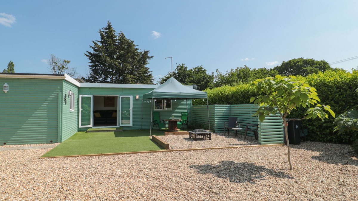 Longham Cottage | FOXES DEN, romantic, country holiday cottage in Bournemouth