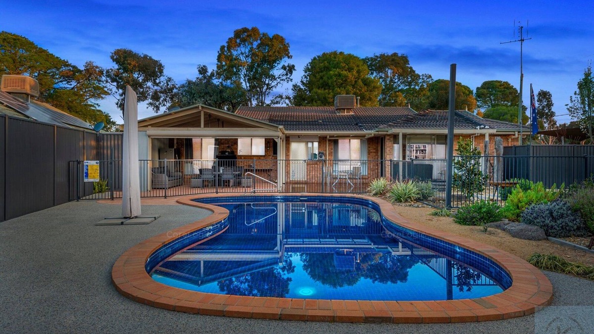 Tocumwal House | Foxes on the Green Tocumwal