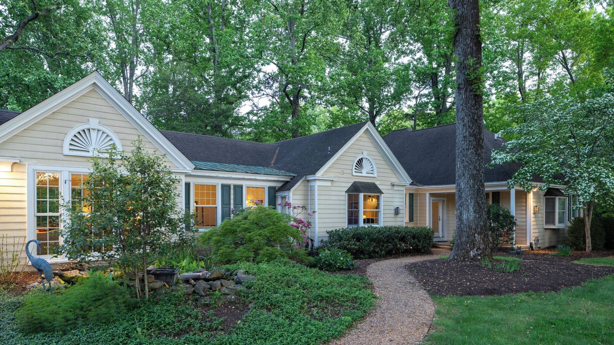 Charlottesville Bed & Breakfast | Foxfield Inn