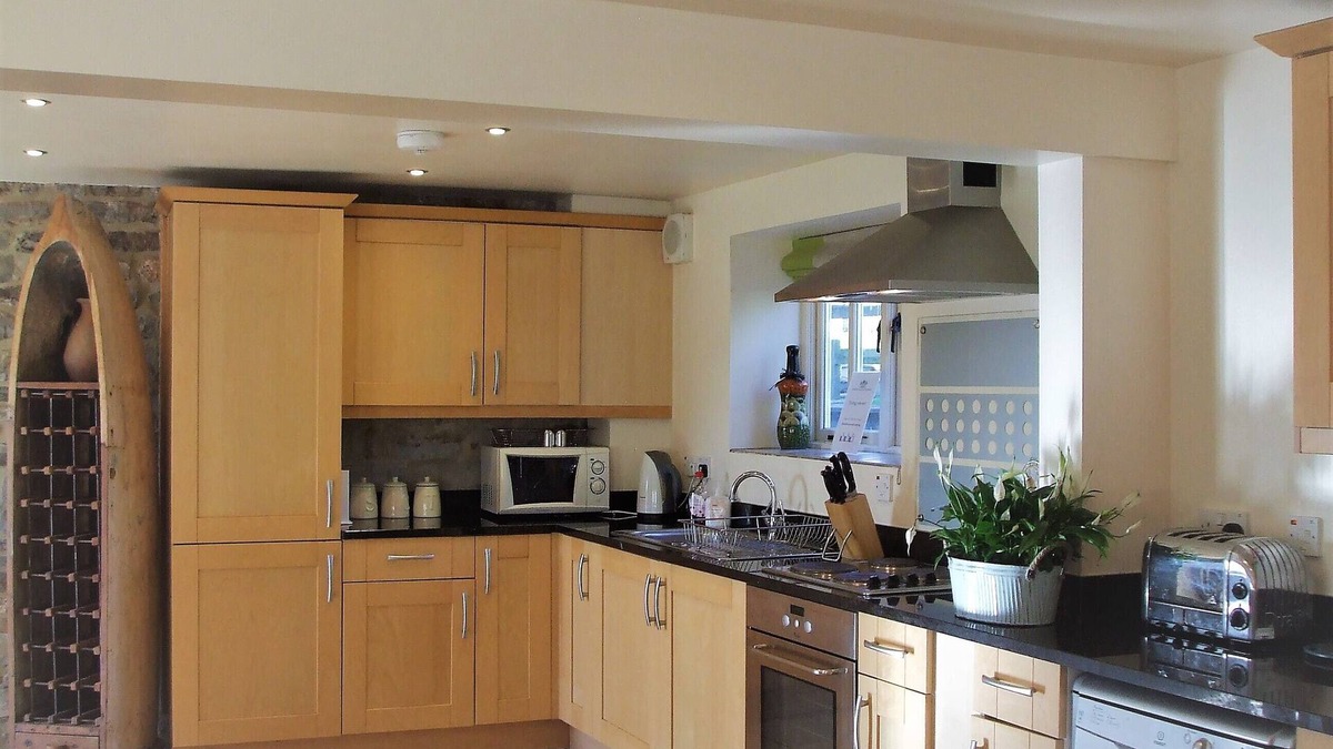 Hulland Ward Cottage | Foxglove Cottage, dog-friendly house by the Peak District with a hot tub
