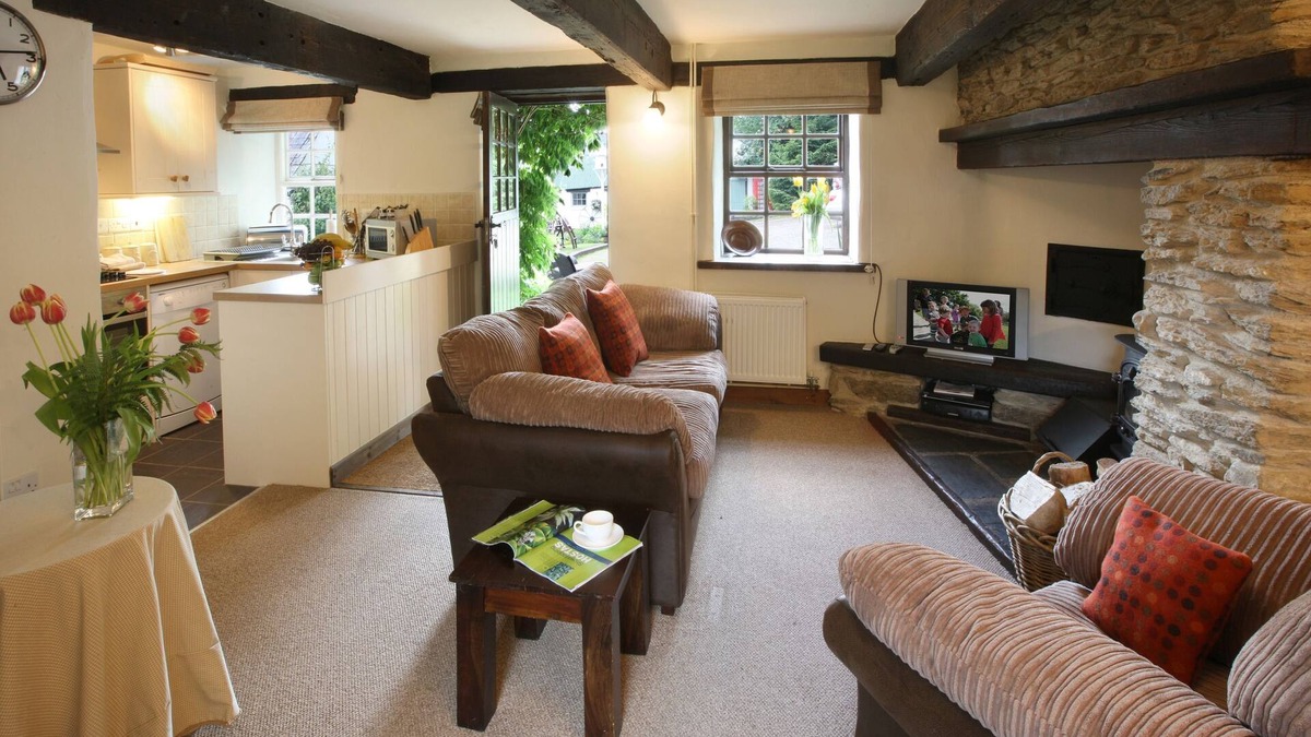 Boncath Cottage | Foxglove Cottage - sleeps 2 guests in 1 bedroom