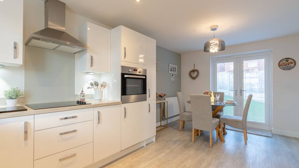 Longridge House | Foxglove Haven | 3-Bed Detached | Large Garden |Drive