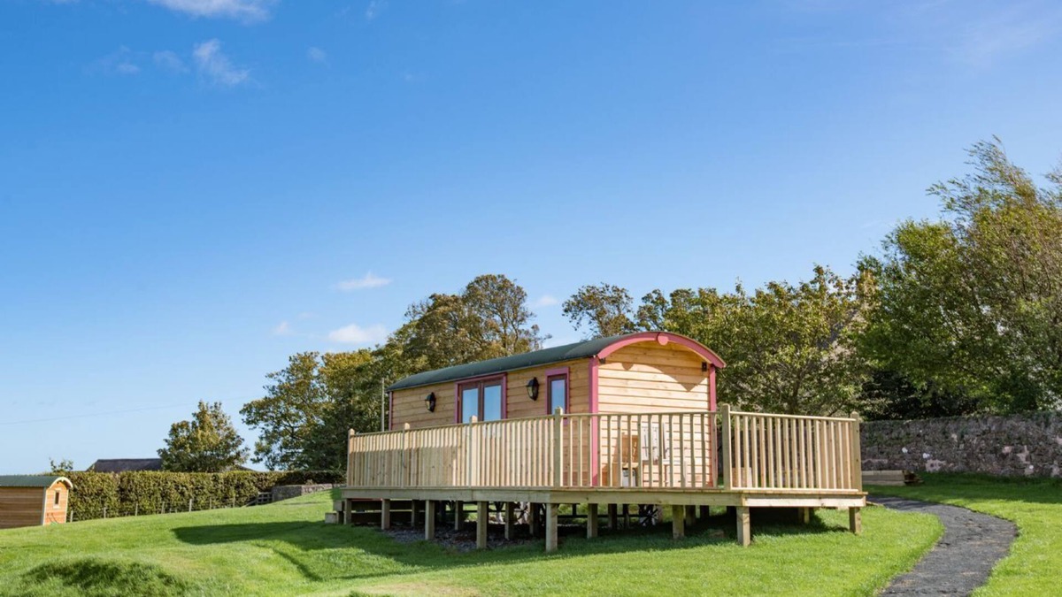 Bowsden Cabin | FOXGLOVE SHEPHERD'S HUT, near Berwick upon Tweed - sleeps 4