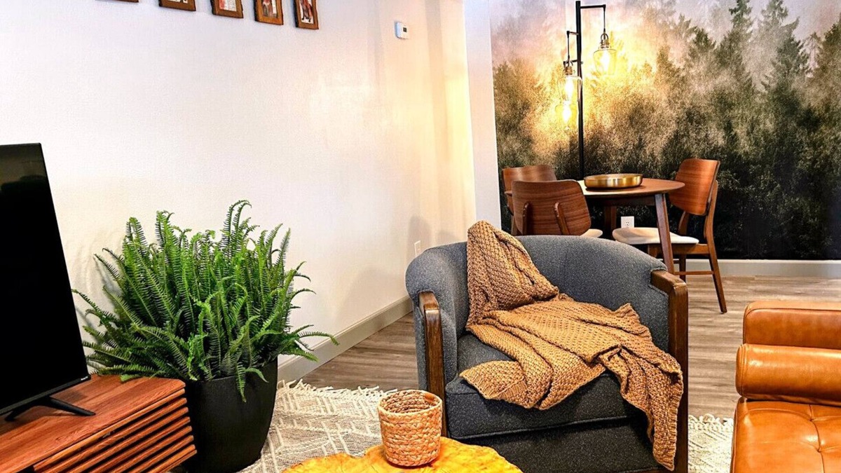 Palmer Apartment | Foxhole Retreat~Hiking near Hatchers & Local Goods