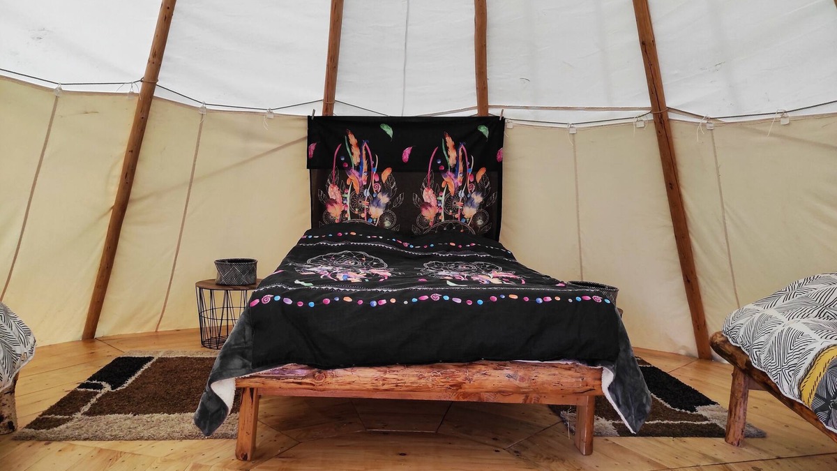 Eclaron-Braucourt-Sainte-Liviere RV Rental | Tipi Dans la Clairière au Bord du Lac Du Der
