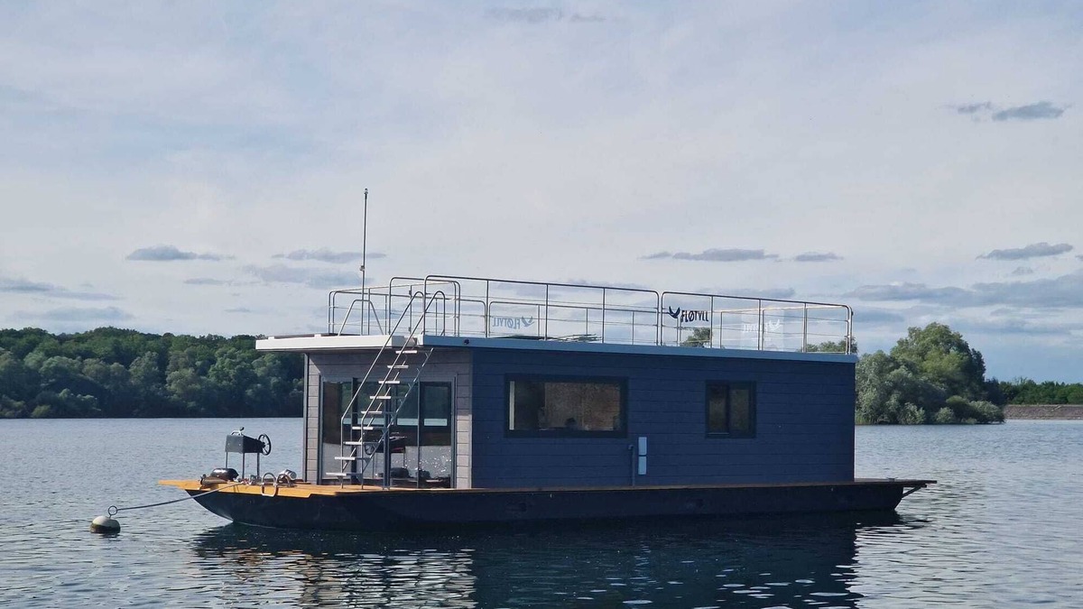 Eclaron-Braucourt-Sainte-Liviere Boat Rental | Panoramic electric boat, sail on the Lac du Der without a license. Eclaron