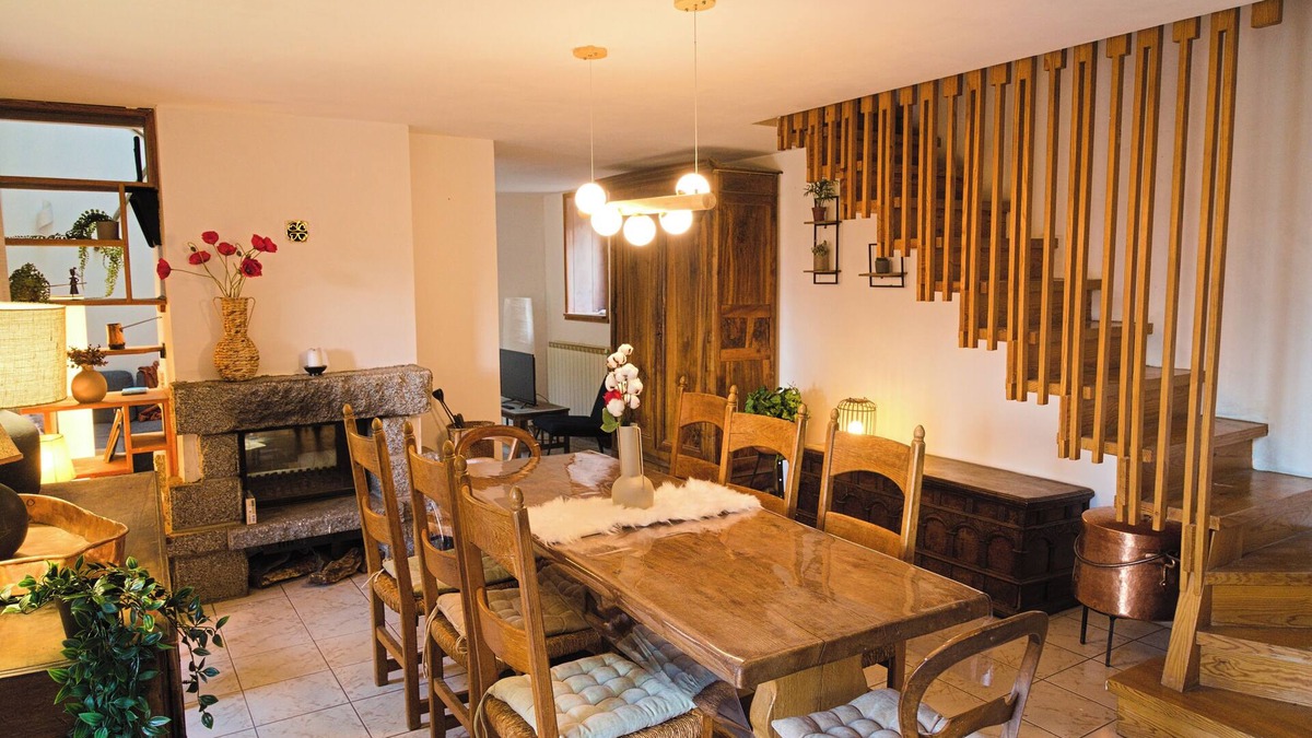 Angoustrine Villa | Cosy mountain home ideal for families and friends.