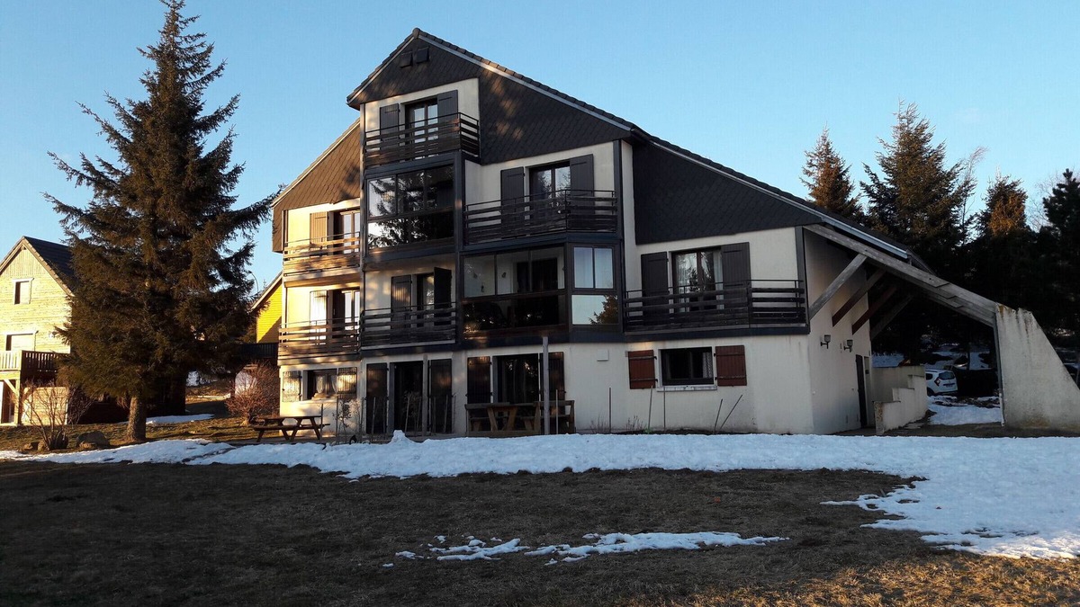 Besse-et-Saint-Anastaise Apartment | Quiet apartment with parking in Super Besse