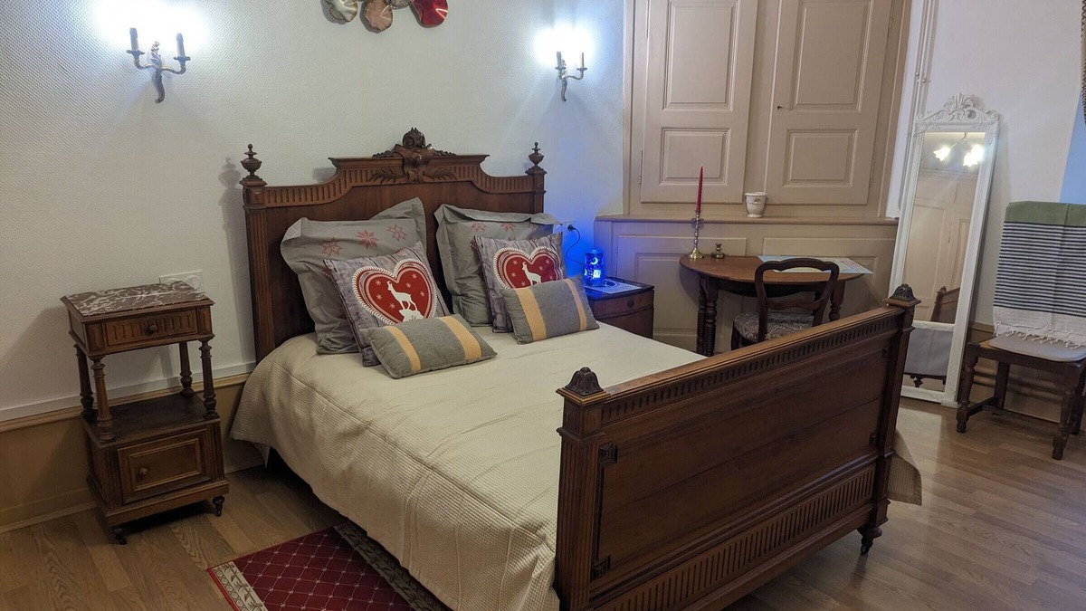Bourmont Cottage | Countryside Retreat: Forest Trails, Spa, Family & Friends Getaway