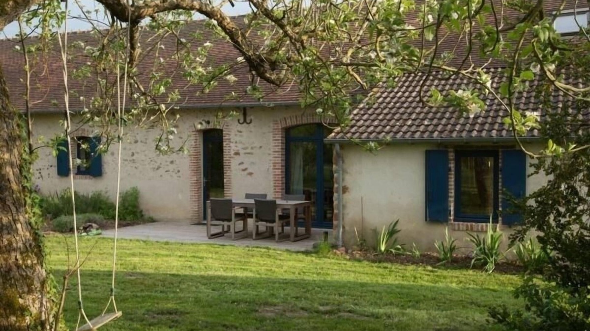 Rosnay Cottage | Charming Eco-Renovated 19th Century Cottage in Brenne Nature Park with Garden and Modern Amenities