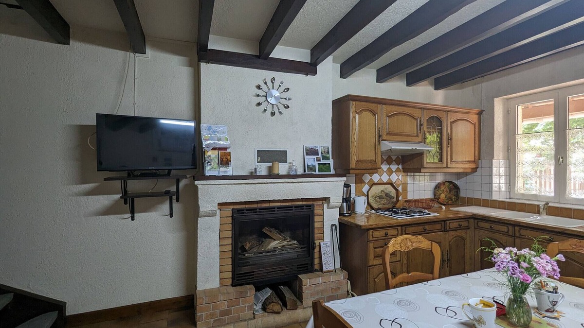 Rosnay Cottage | Charming Cottage in Brenne: Nature, Hiking, Close to Ponds, Private Garden, Fireplace