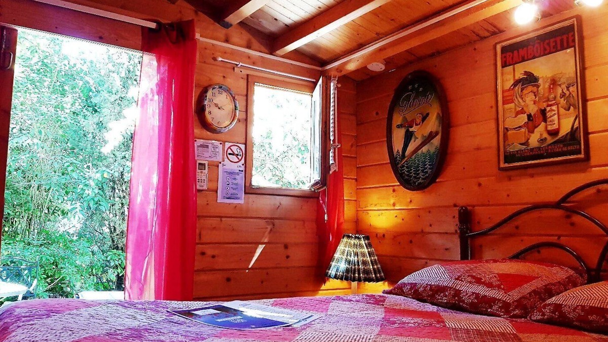 Durfort-et-Saint-Martin-de-Sossenac Bed & Breakfast | Chambre Églantine - Tiny Room with Private Garden
