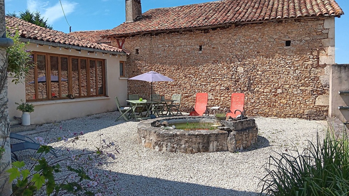 Javerlhac-et-la-Chapelle-St-Robert Cottage | Peaceful Unique Gite In The Countrysidenn Javerlhac-et-la-Chapelle-Saint-Robert