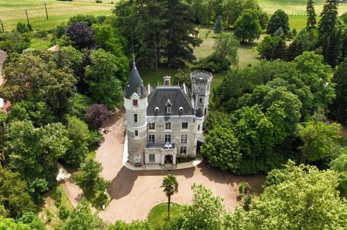 Javerlhac-et-la-Chapelle-St-Robert Bed & Breakfast | château de Puymoger