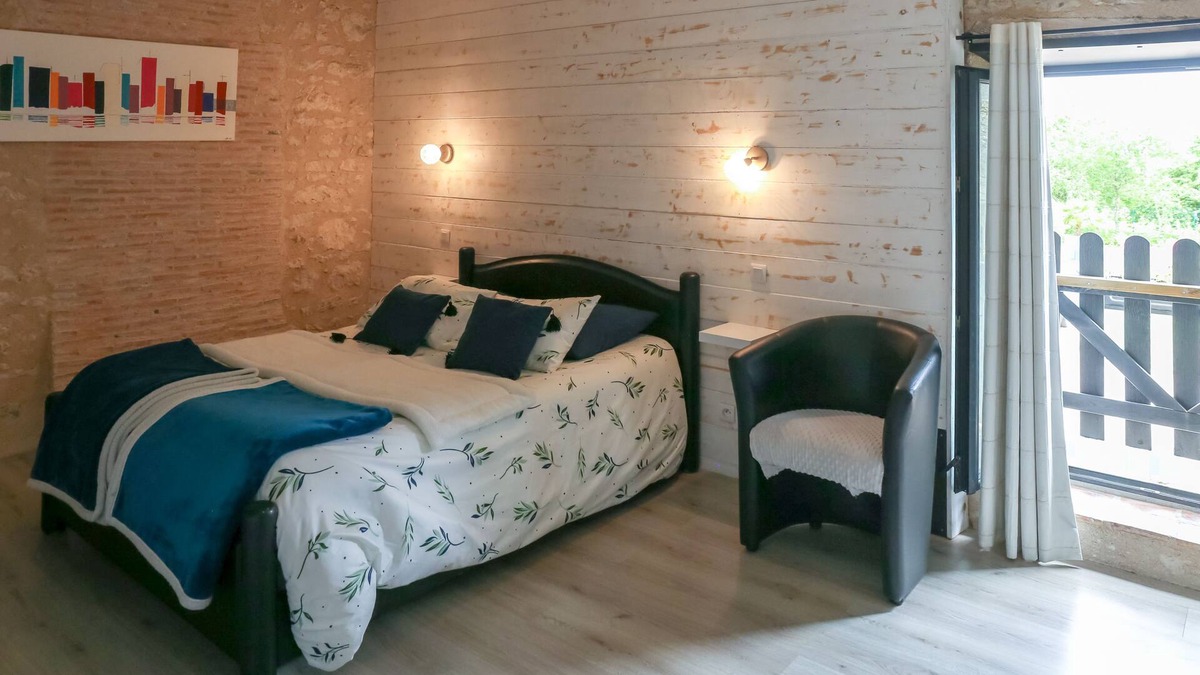 La Chapelle-Saint-Martin-en-Plaine House | The House