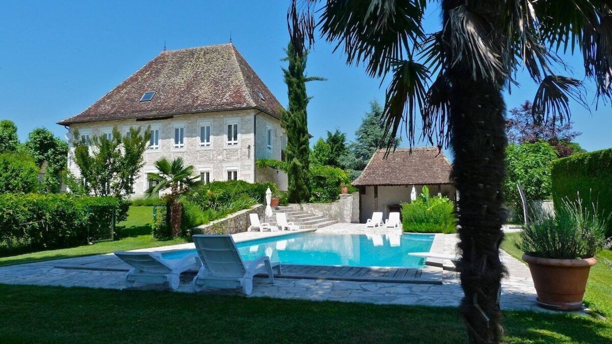 Les Avenieres House | Luxury 5-star mansion, hotel services included, swimming pool, tennis, bowling