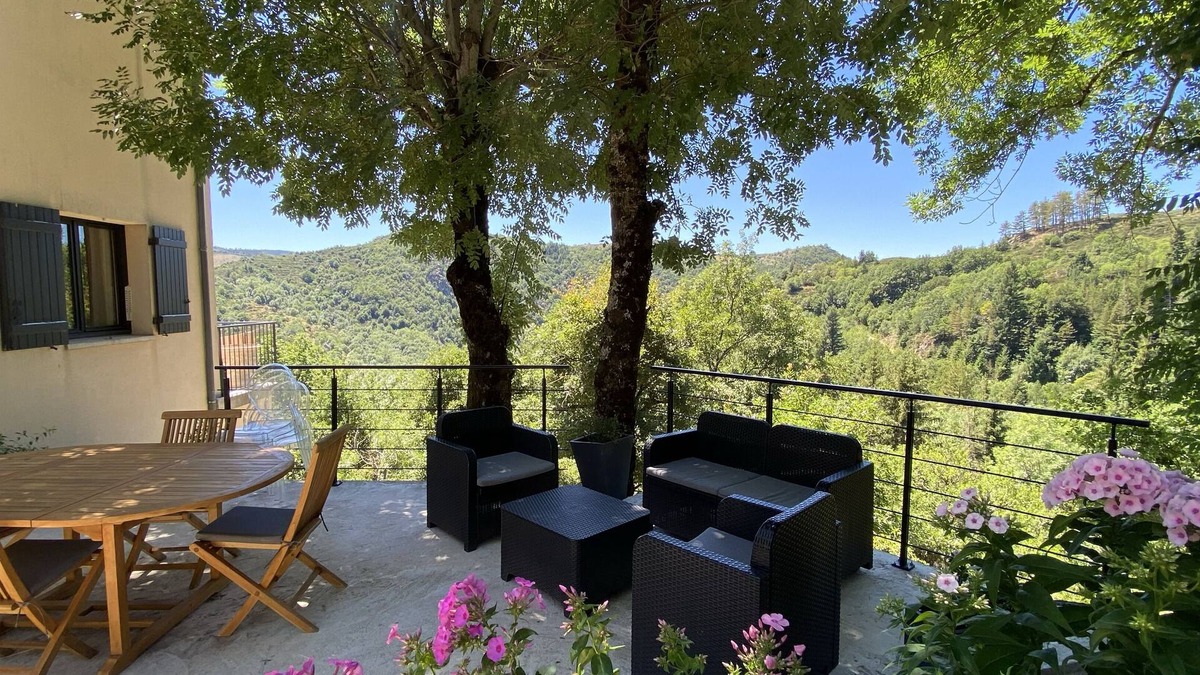 Pont-de-Montvert-Sud-Mont-Lozere House | contemporary house breathtaking view