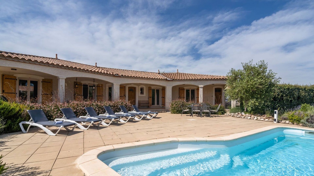 Pouzols-Minervois Villa | Stylish Villa with Terrace