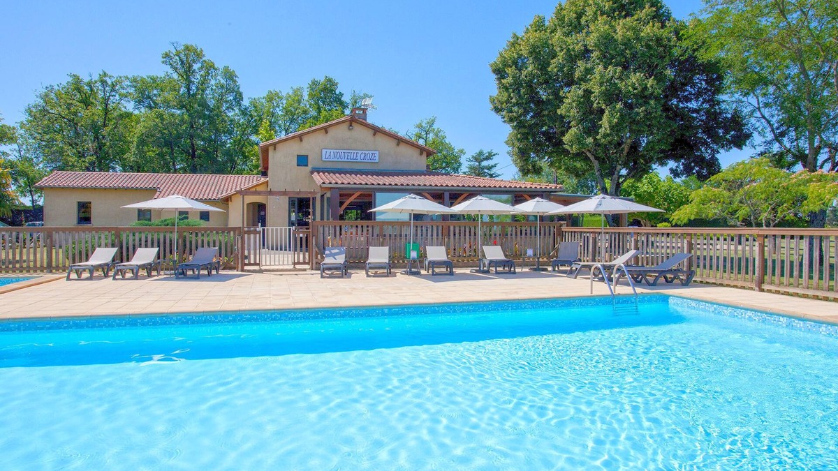 Rouffignac-Saint-Cernin-de-Reilhac House | Camping familial 4* avec Piscine |Mobil-home 4p+TV