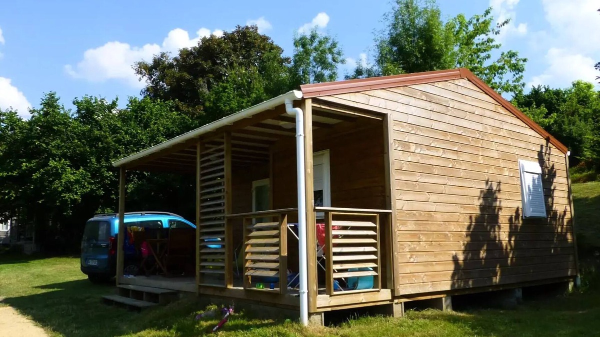 Rouffignac-Saint-Cernin-de-Reilhac Ski Chalet | Flower Camping Les Terrasses de Dordogne * - Chalet Charmille Comfort 24-26.5m2 (2 bedrooms) - Covered terrace 12m2 - TV 4 persons