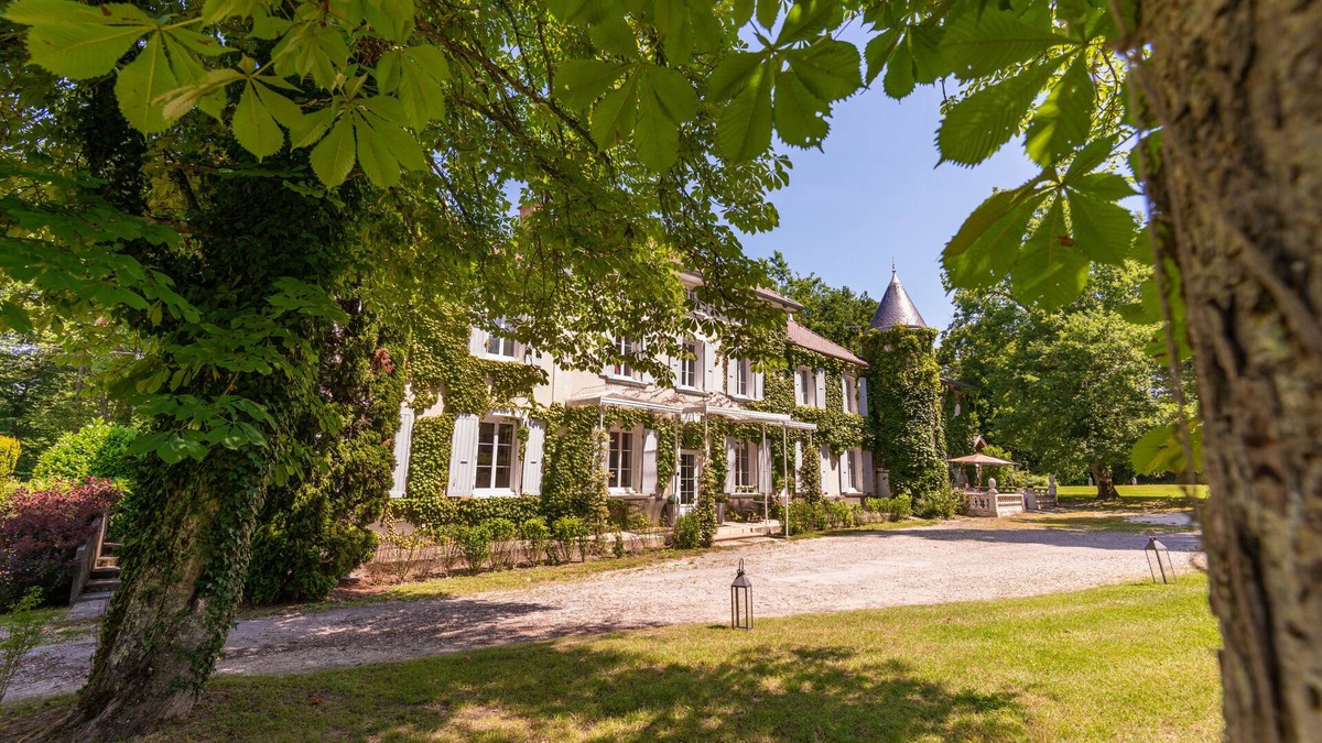 Saint-Geoirs Other | Château des Ayes * lodging wedding seminar restaurant
