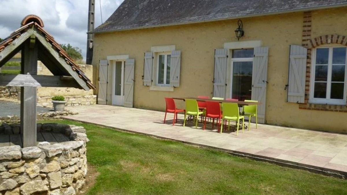 Saint-Christophe-en-Champagne Cottage | Cozy Gîte with Private Bathrooms, Terrace, and Garden near Le Mans - Sleeps 8