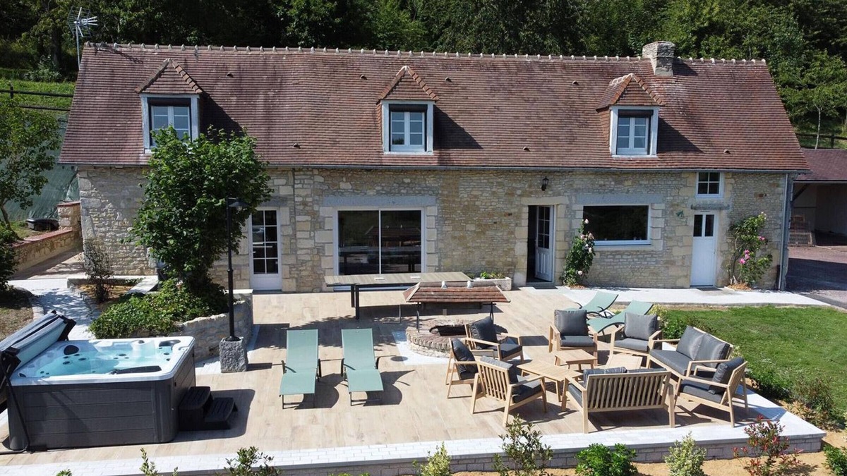 Saint-Germain-de-Clairefeuille Cottage | Cottage with spa, private tennis court, and EV charging