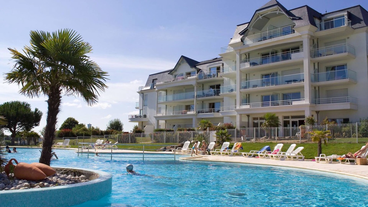 L'Aiguillon-sur-Vie Apartment | Le Domaine de Fontenelles by Interhome